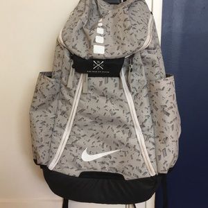 Nike limited quad zip bag